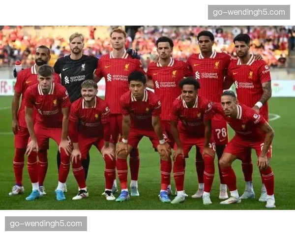 球迷抗议：部分曼联球迷在比赛第73分钟集体提前退场，以抗议俱乐部管理层